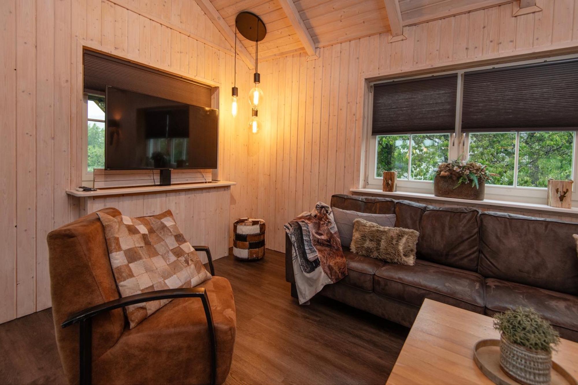 Kustelberg Lodges Medebach Bagian luar foto