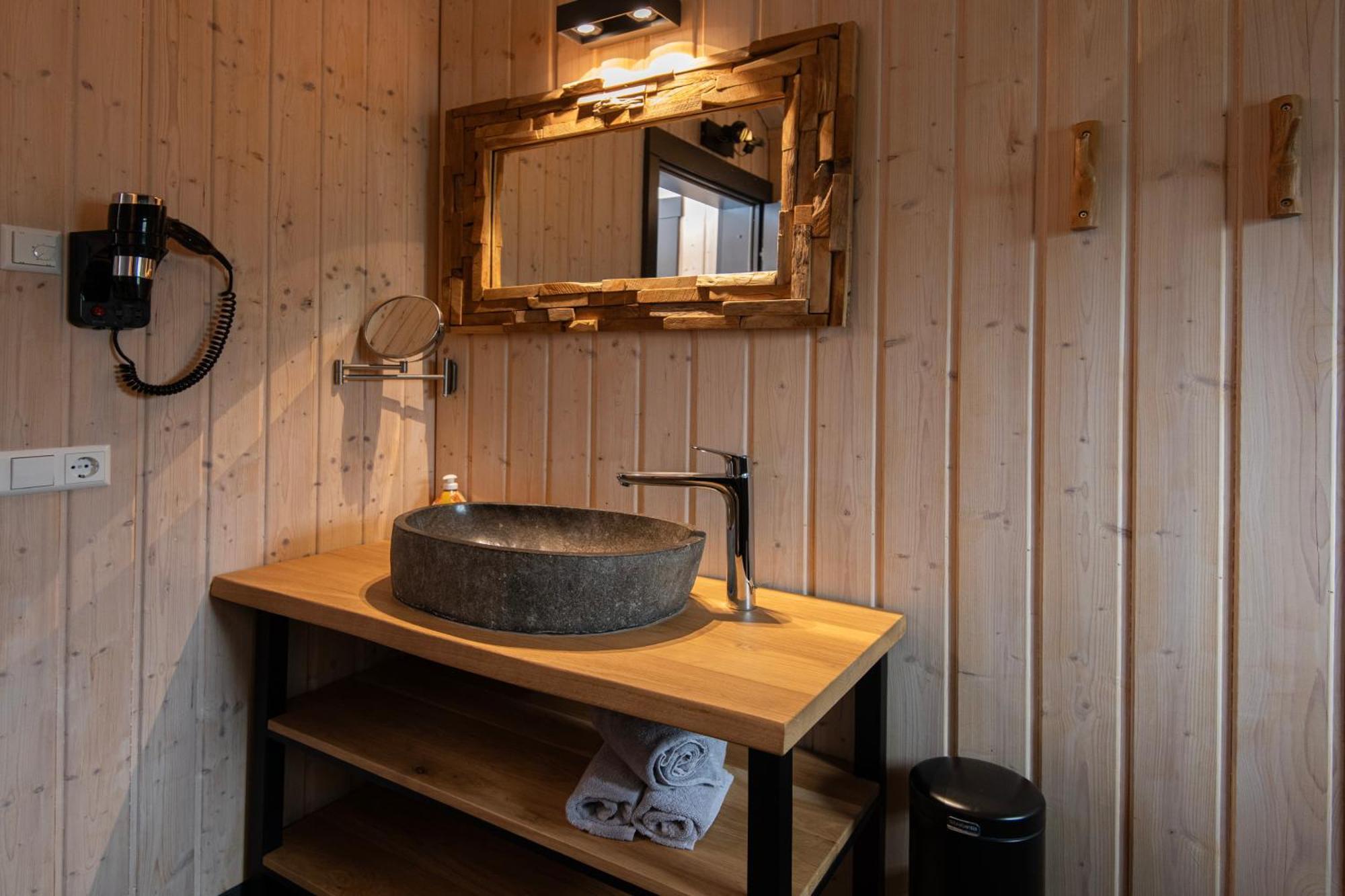 Kustelberg Lodges Medebach Bagian luar foto
